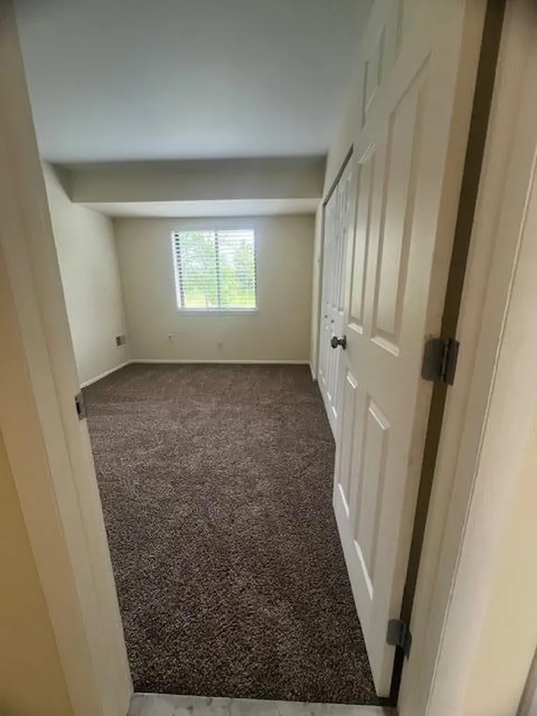 1472 W Chateau Vert Street Ypsilanti Charter Township MI 48197