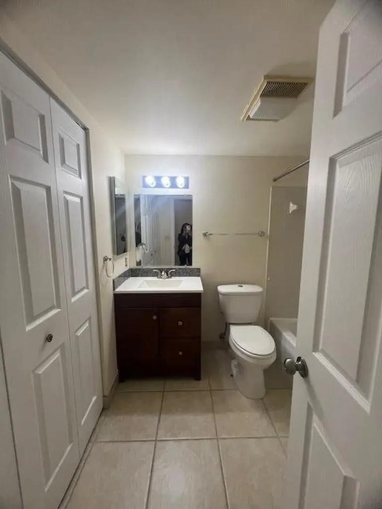 1472 W Chateau Vert Street Ypsilanti Charter Township MI 48197
