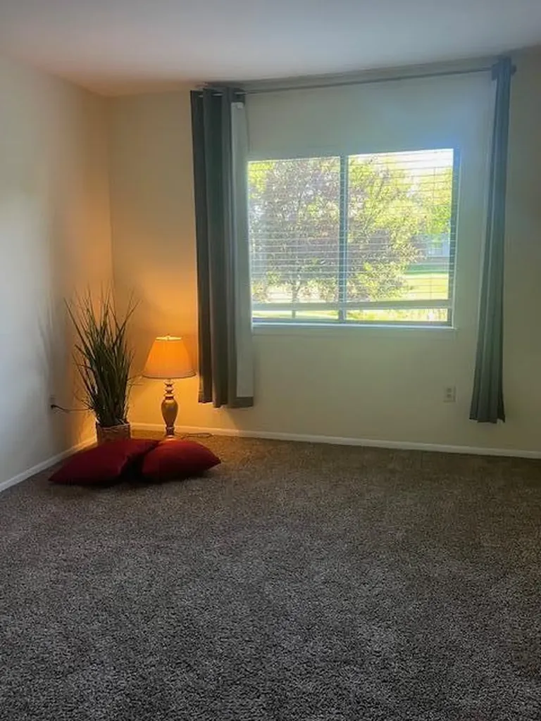 1472 W Chateau Vert Street Ypsilanti Charter Township MI 48197