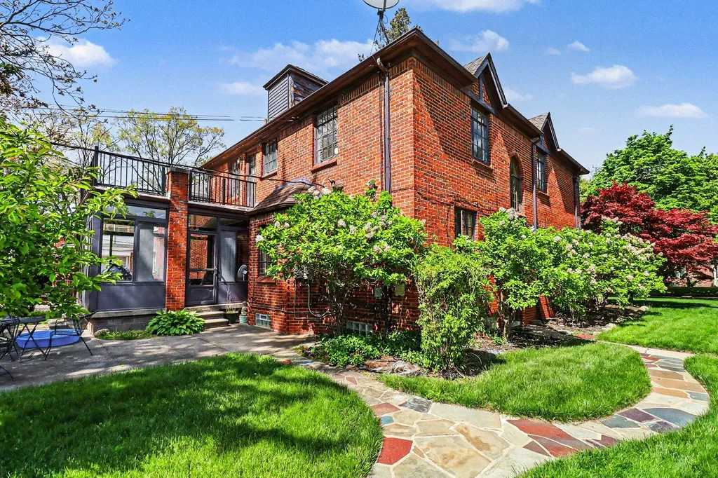 19181 Berkeley Road Detroit City MI 48221
