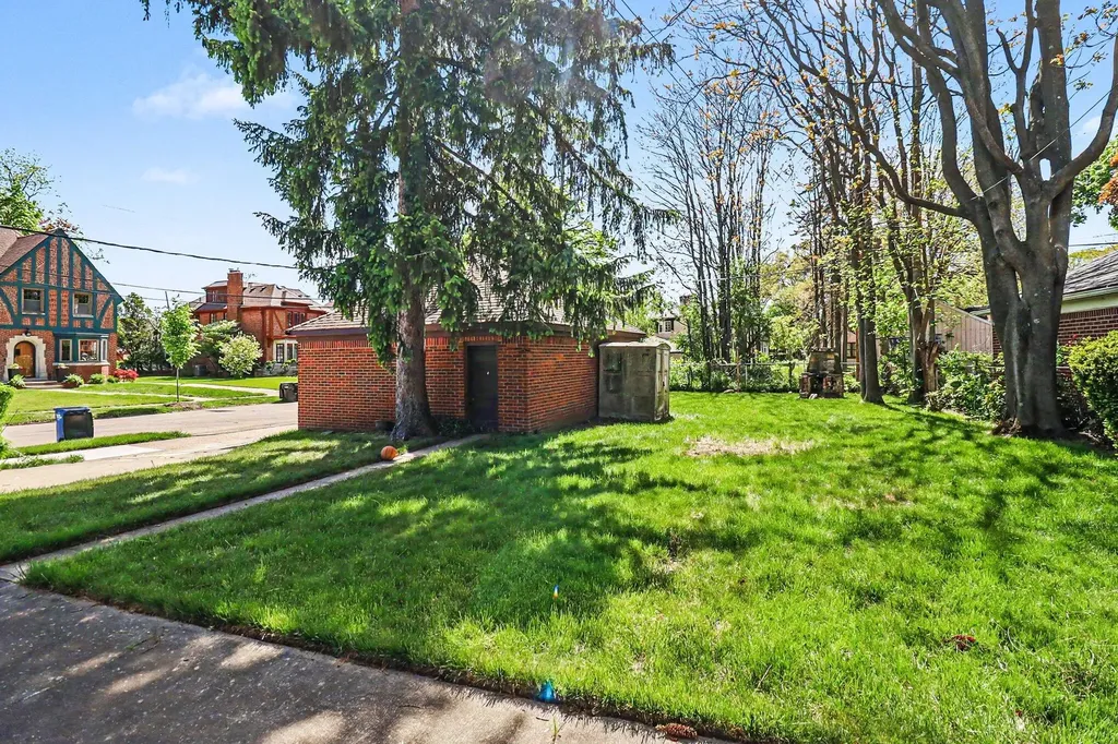 19181 Berkeley Road Detroit City MI 48221