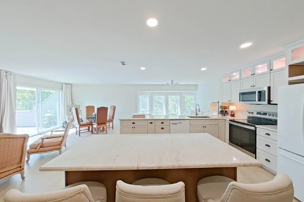 8159 Colony Drive Grosse Ile Township MI 48138