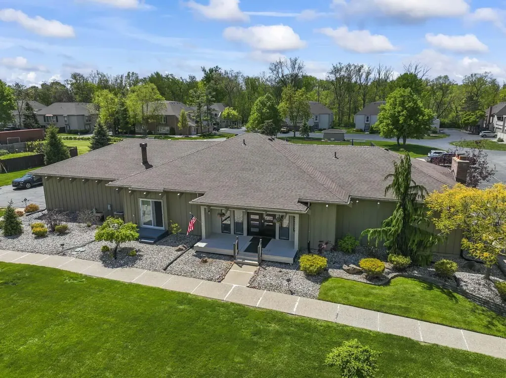 8159 Colony Drive Grosse Ile Township MI 48138