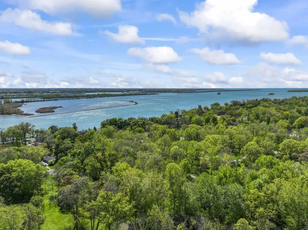 8159 Colony Drive Grosse Ile Township MI 48138