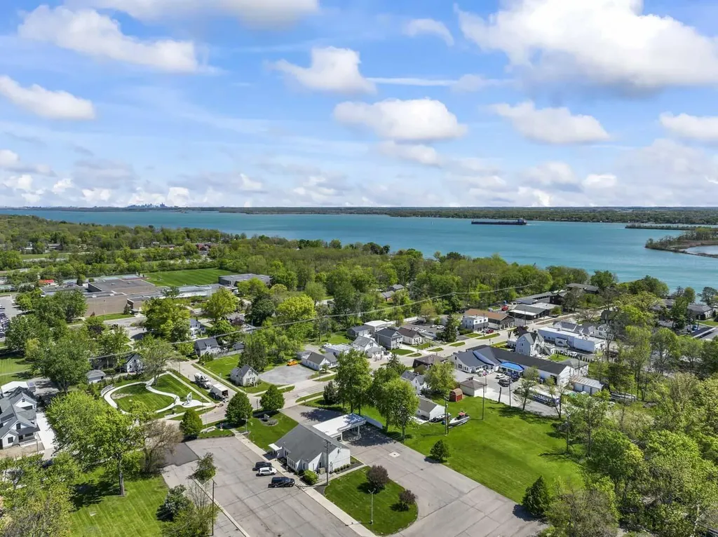 8159 Colony Drive Grosse Ile Township MI 48138