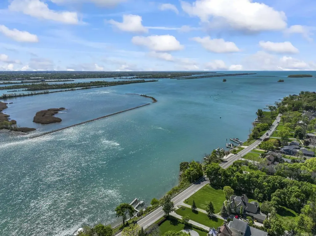 8159 Colony Drive Grosse Ile Township MI 48138