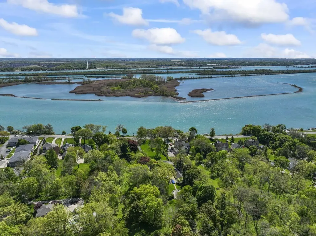 8159 Colony Drive Grosse Ile Township MI 48138