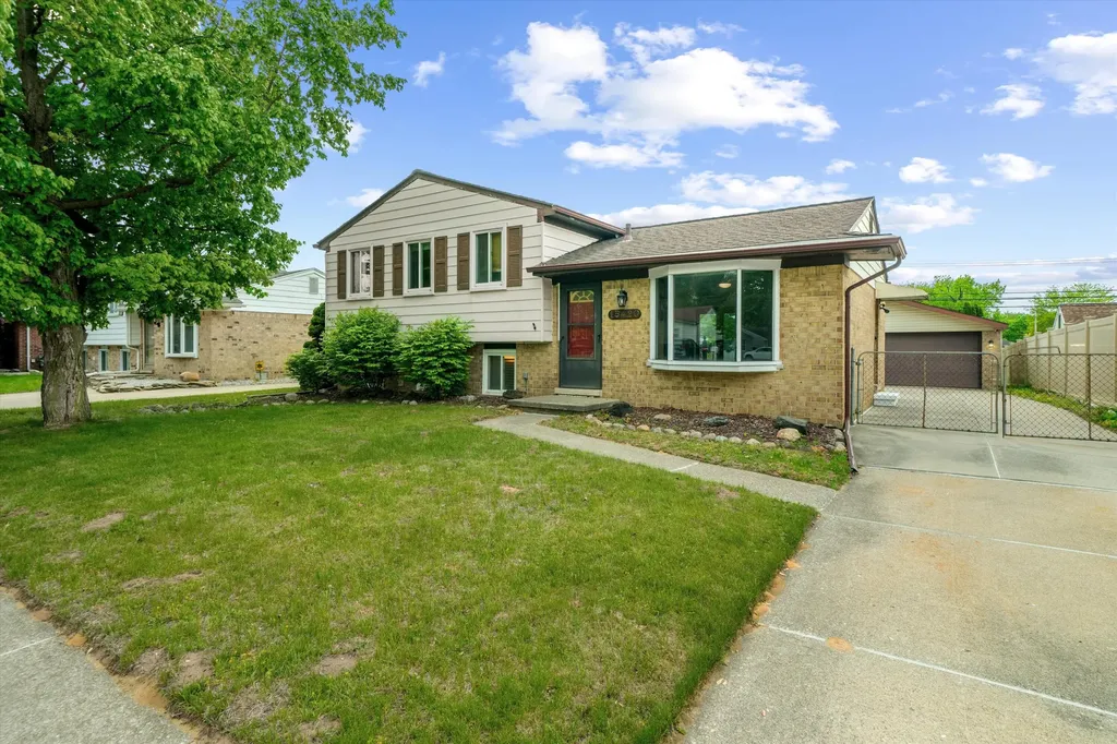 15420 Burr Street Taylor City MI 48180
