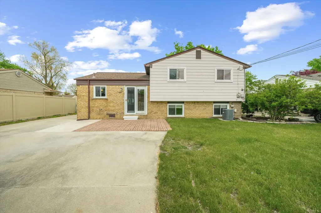 15420 Burr Street Taylor City MI 48180