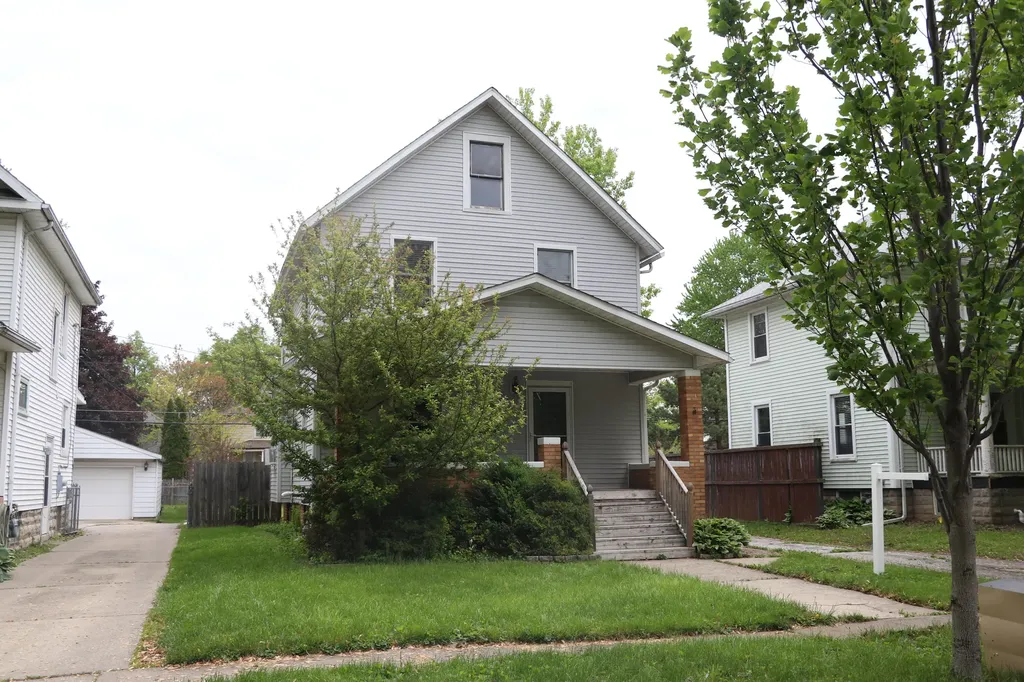 421 E 6th Street Monroe City MI 48161