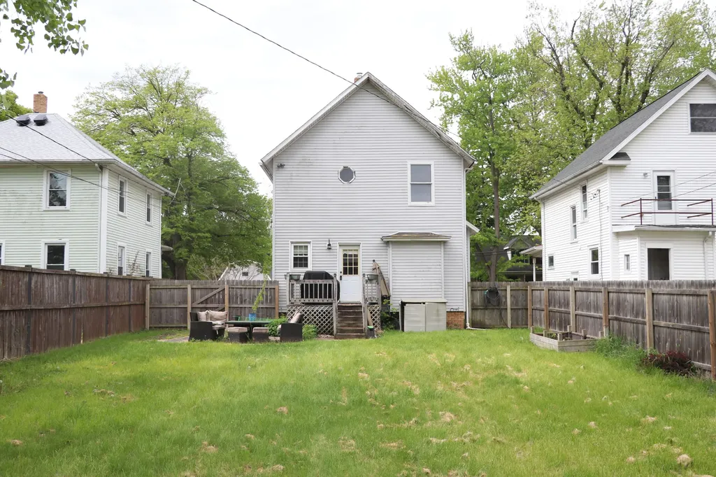 421 E 6th Street Monroe City MI 48161