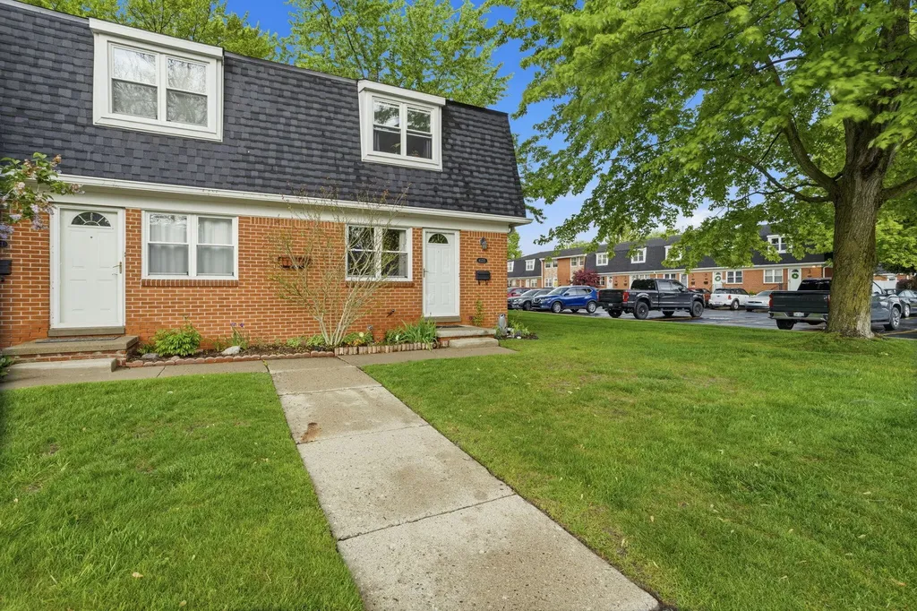 45315 Kensington Street Utica City MI 48317