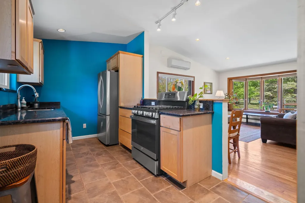 1500 Las Vegas Drive Ann Arbor City MI 48103