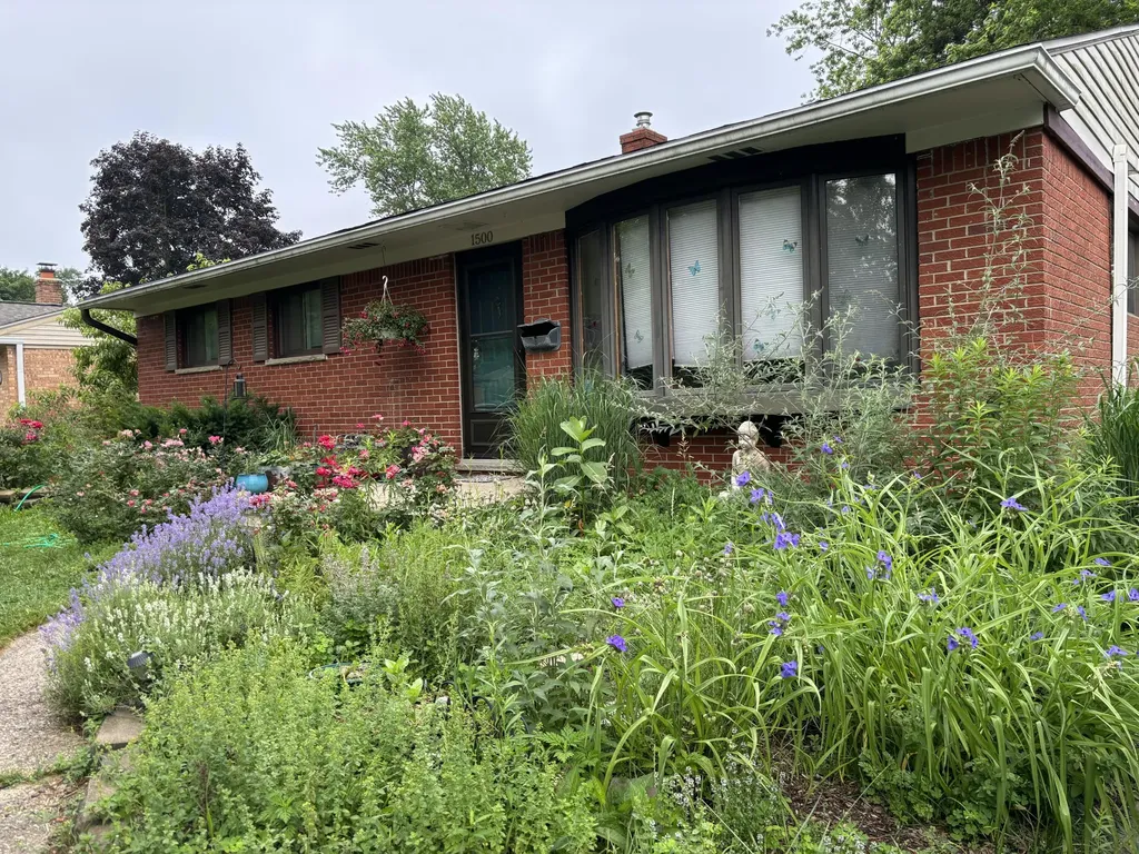 1500 Las Vegas Drive Ann Arbor City MI 48103