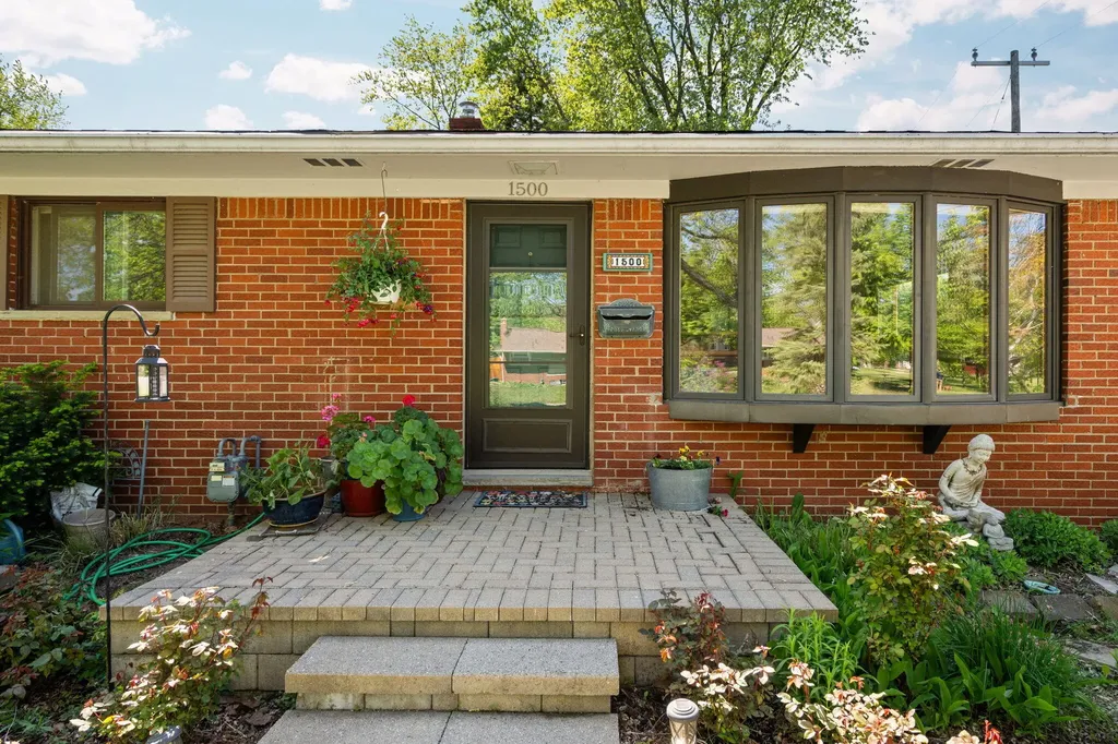 1500 Las Vegas Drive Ann Arbor City MI 48103