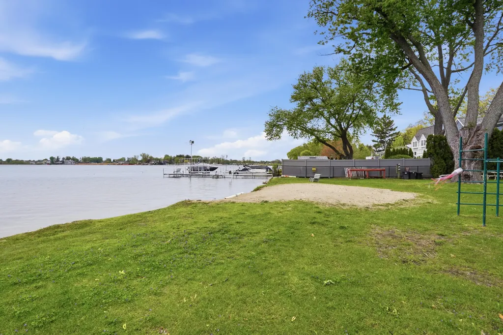2655 Elsinore Drive Waterford Charter Township MI 48328