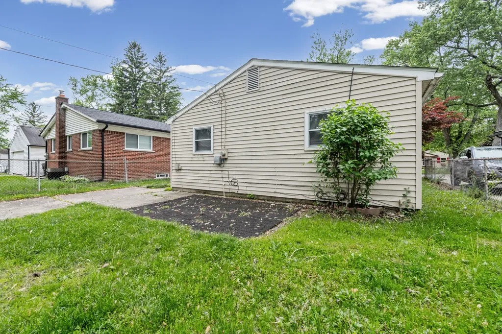 18628 Wakenden Street Redford Charter Township MI 48240