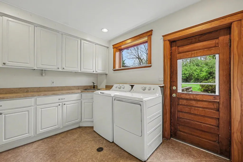6595 Napier Road Salem Township MI 48170