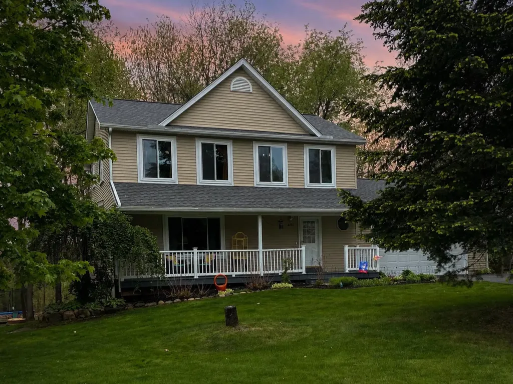 2456 Spartans Trail Hamburg Township MI 48169