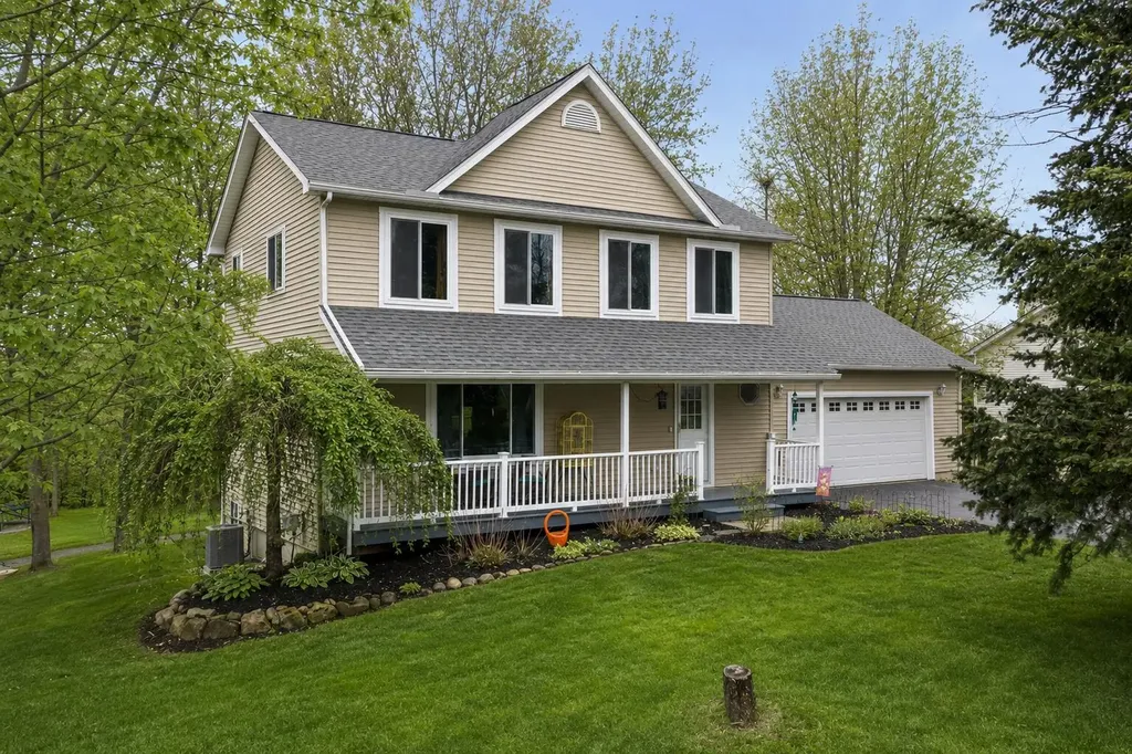 2456 Spartans Trail Hamburg Township MI 48169