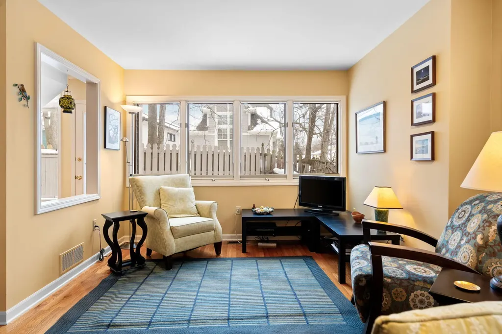 663 N 5th Avenue Ann Arbor City MI 48104