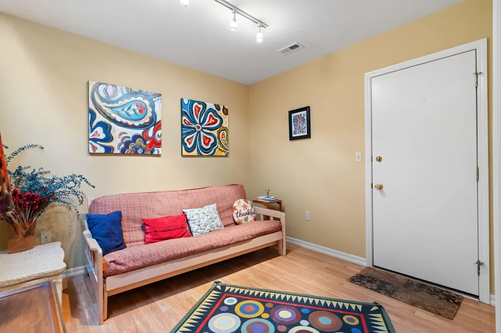 663 N 5th Avenue Ann Arbor City MI 48104