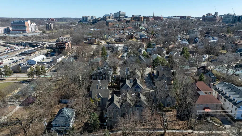 663 N 5th Avenue Ann Arbor City MI 48104