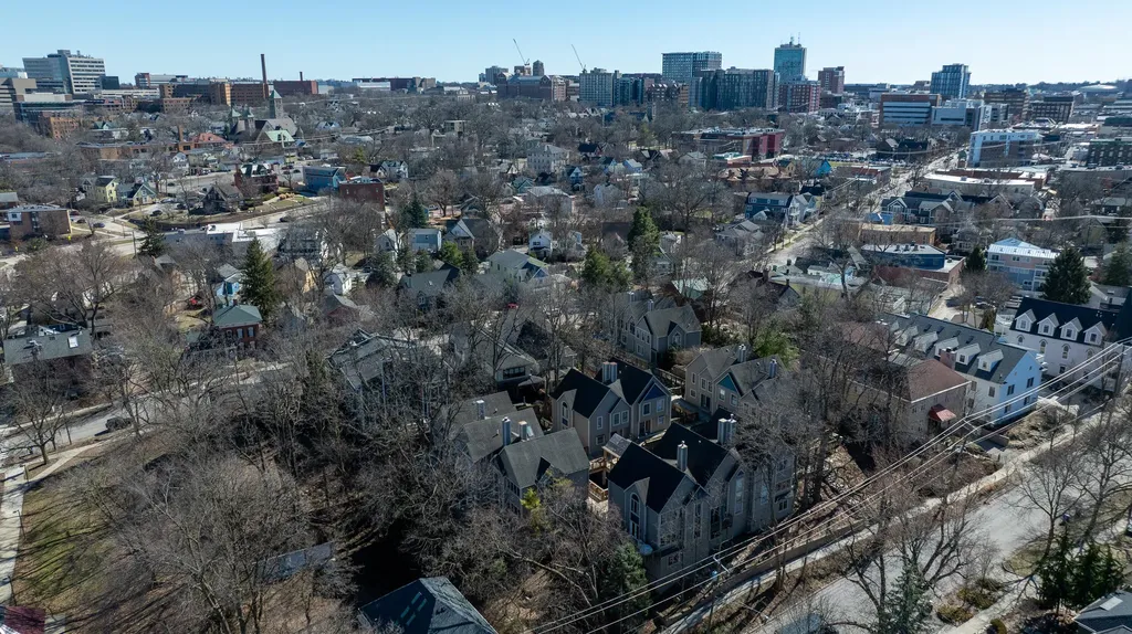 663 N 5th Avenue Ann Arbor City MI 48104