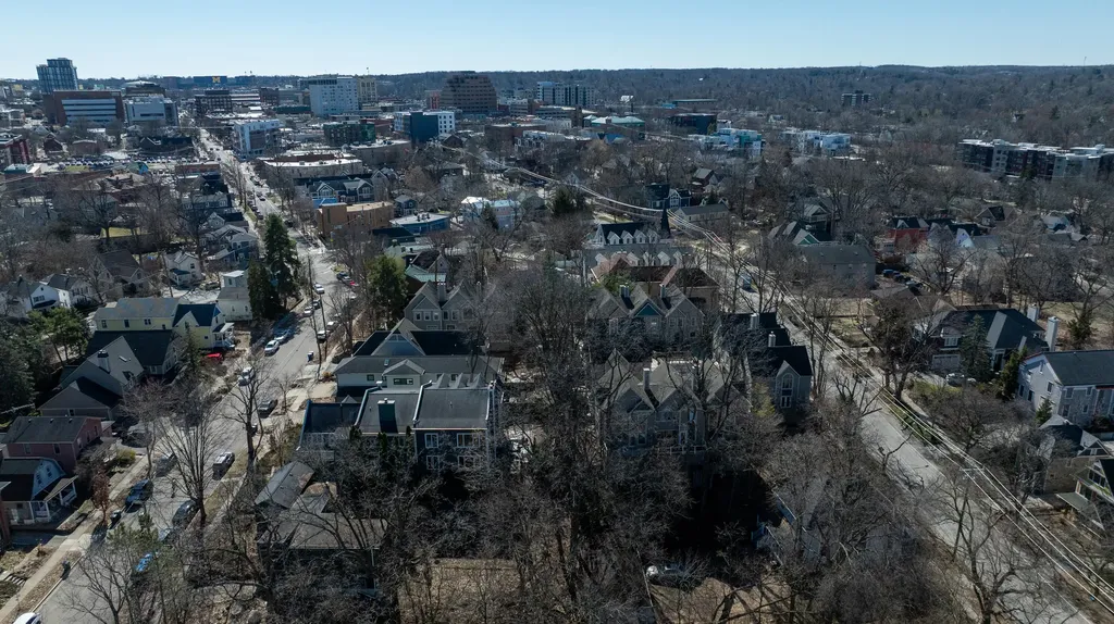663 N 5th Avenue Ann Arbor City MI 48104