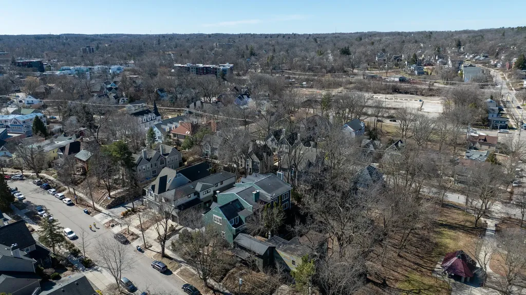 663 N 5th Avenue Ann Arbor City MI 48104