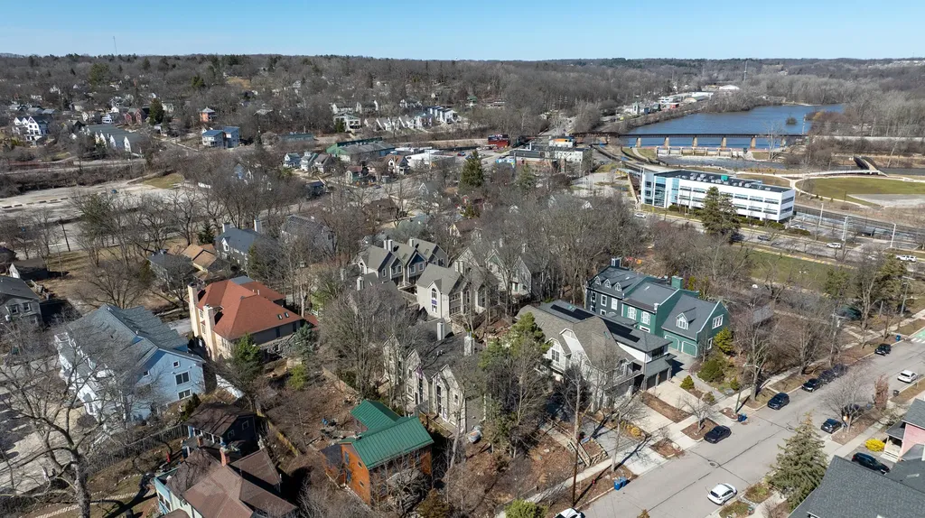 663 N 5th Avenue Ann Arbor City MI 48104