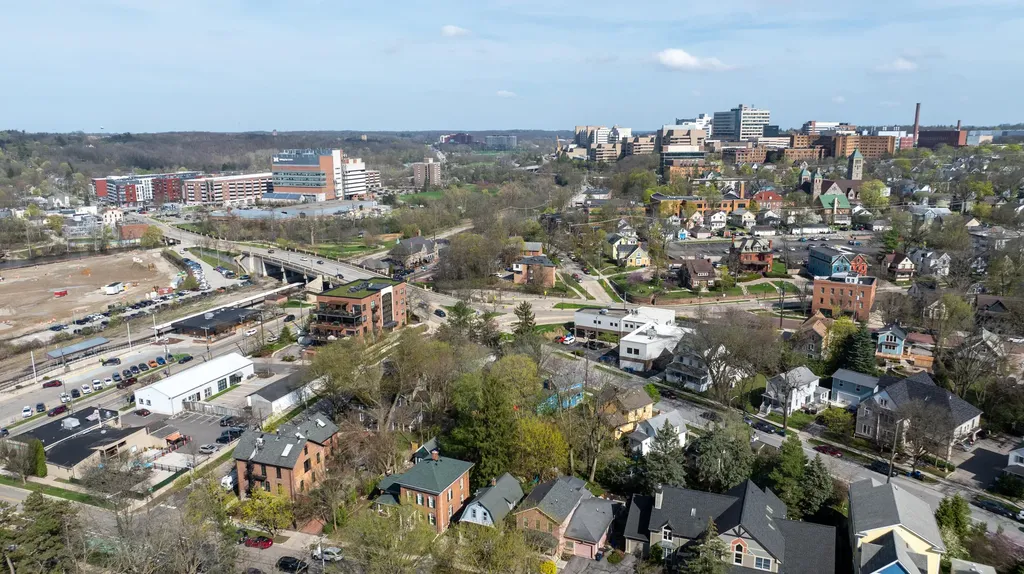 663 N 5th Avenue Ann Arbor City MI 48104