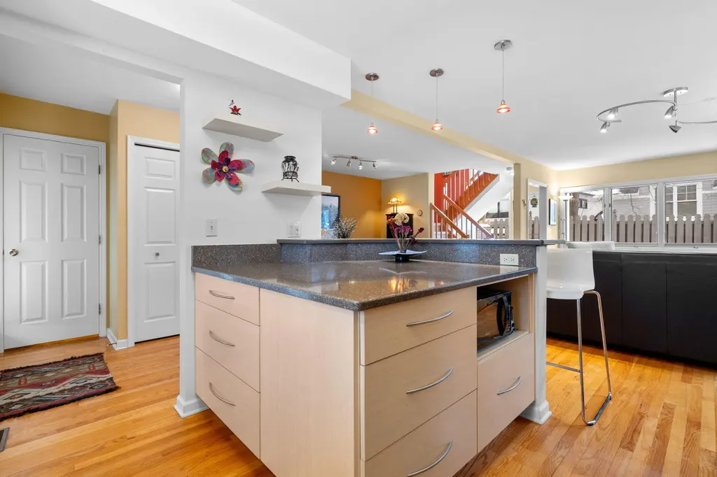 663 N 5th Avenue Ann Arbor City MI 48104