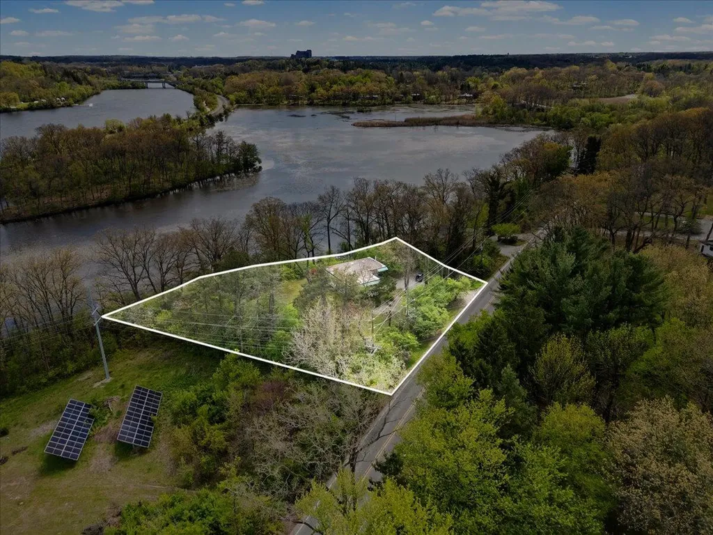 3575 E Huron River Drive Ann Arbor City MI 48104