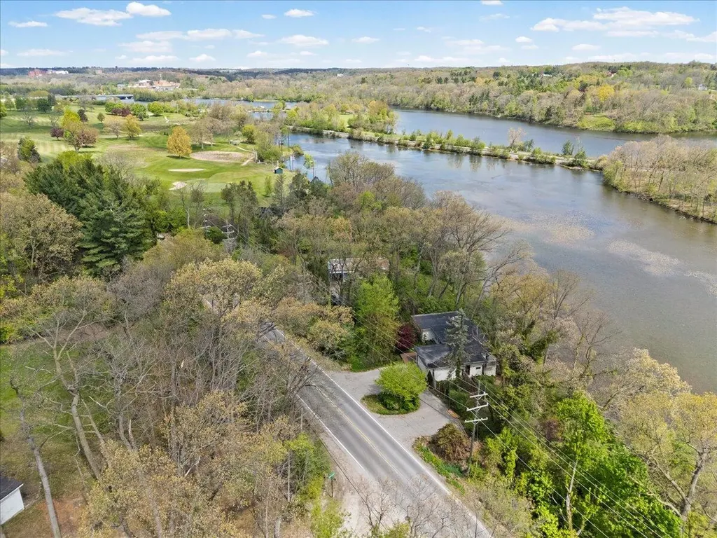 3575 E Huron River Drive Ann Arbor City MI 48104