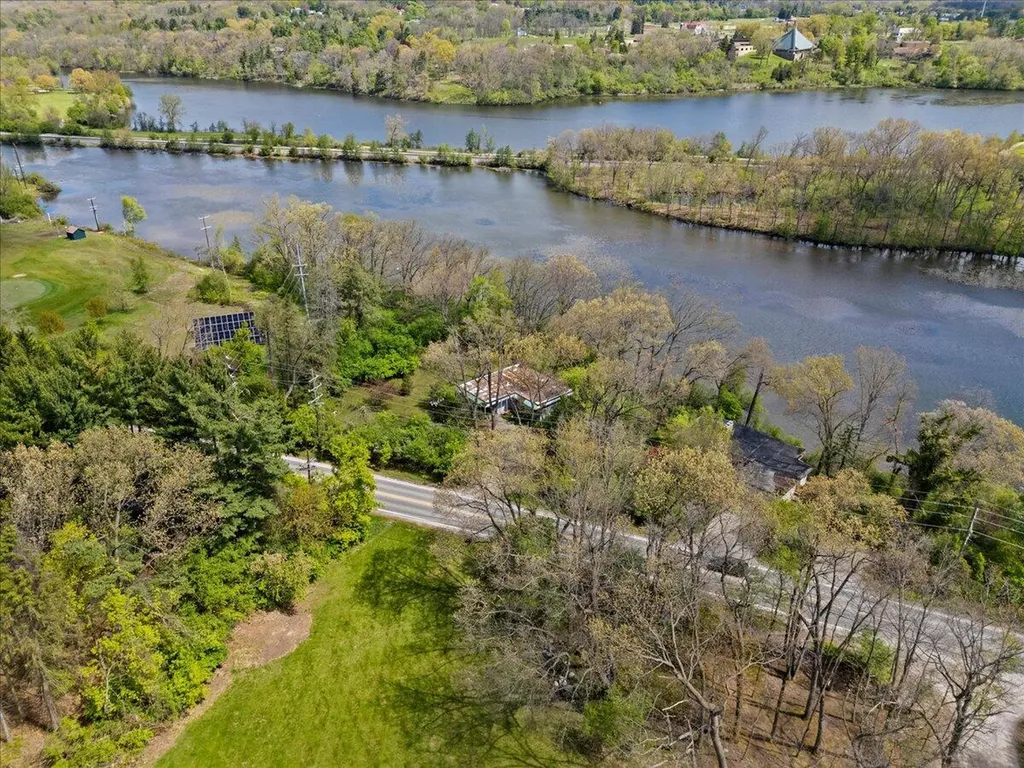 3575 E Huron River Drive Ann Arbor City MI 48104