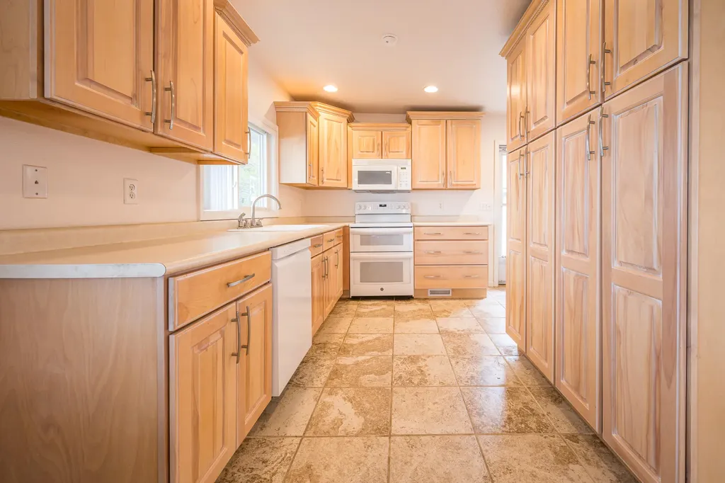 4625 Lake Resort Sage Township MI 48624
