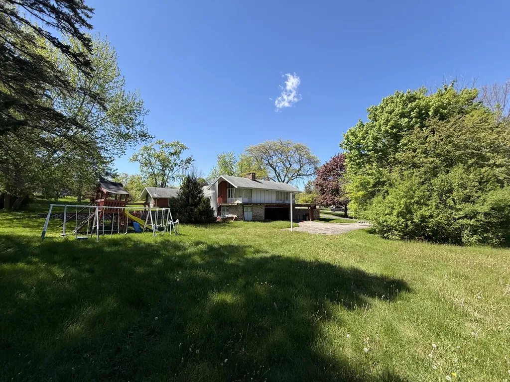 1322 Woodkrest Drive Flint Charter Township MI 48532