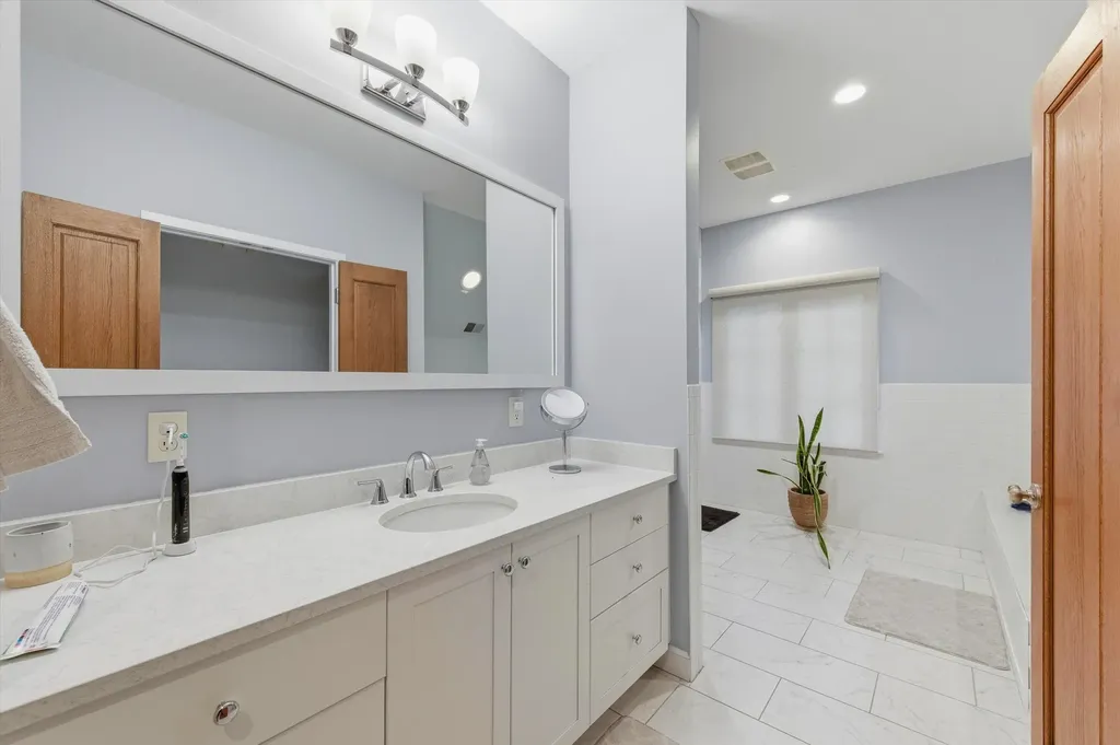 1041 Heather Way Ann Arbor City MI 48104