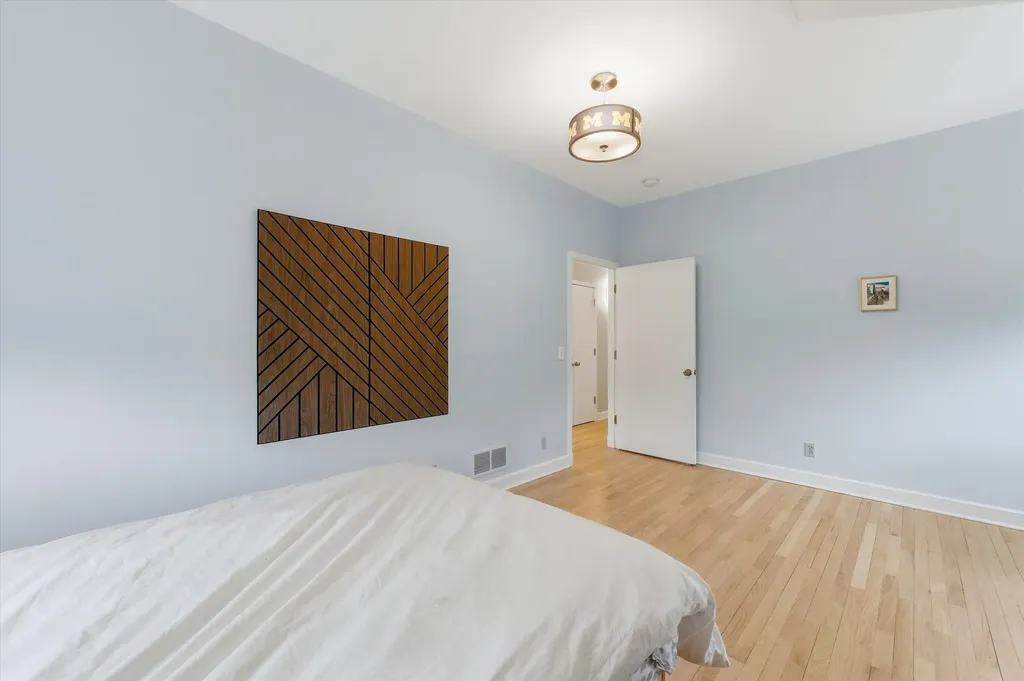 1041 Heather Way Ann Arbor City MI 48104