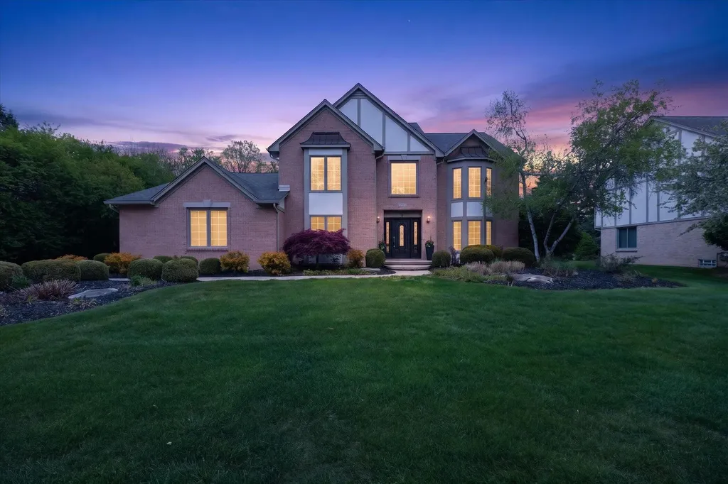 1452 Lockmoor Drive Troy City MI 48084