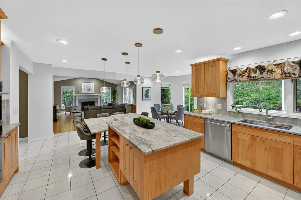 1452 Lockmoor Drive Troy City MI 48084