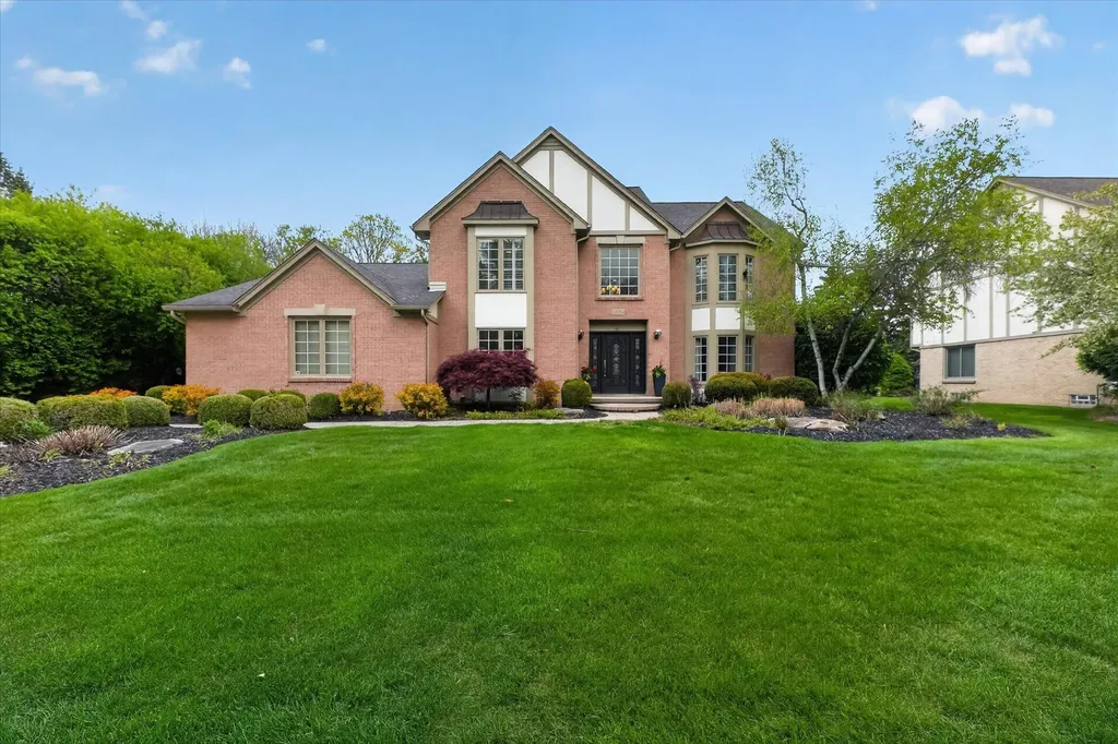 1452 Lockmoor Drive Troy City MI 48084