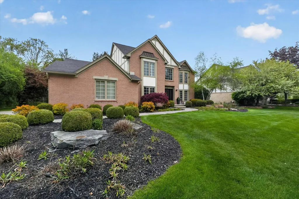1452 Lockmoor Drive Troy City MI 48084