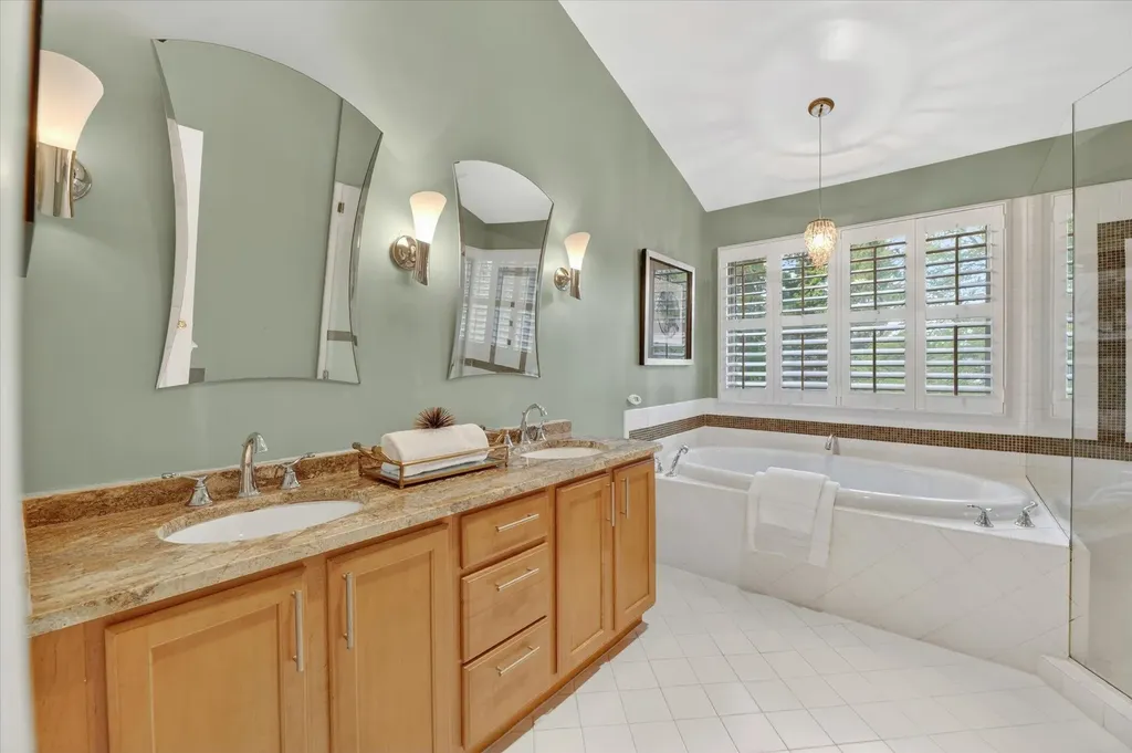 1452 Lockmoor Drive Troy City MI 48084