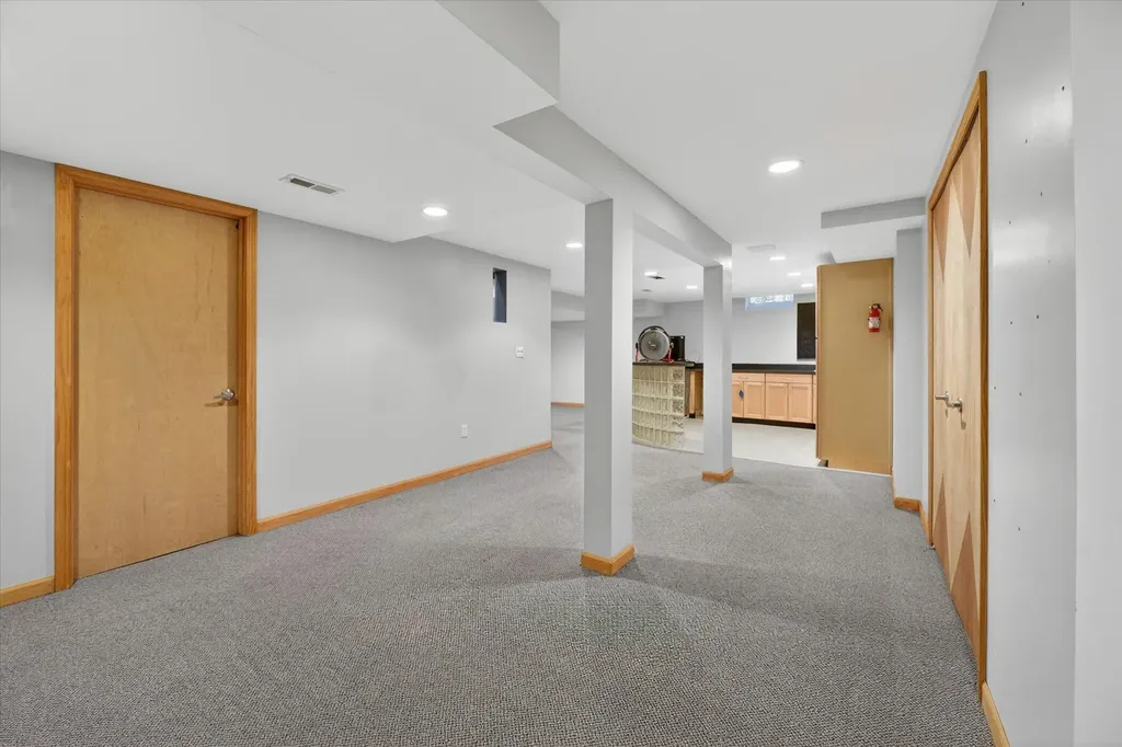 1452 Lockmoor Drive Troy City MI 48084