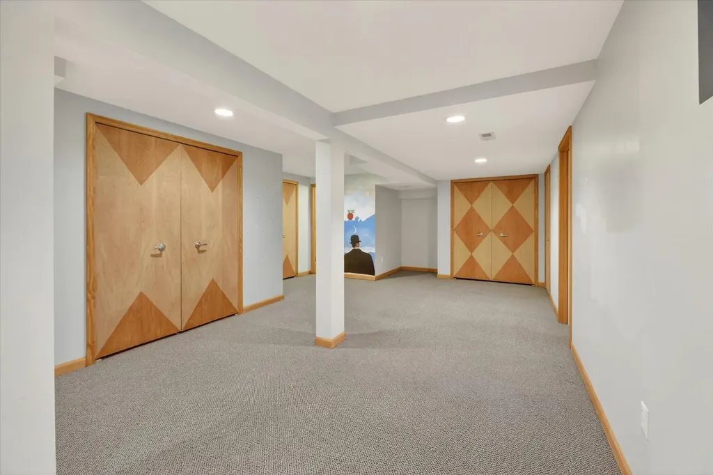 1452 Lockmoor Drive Troy City MI 48084