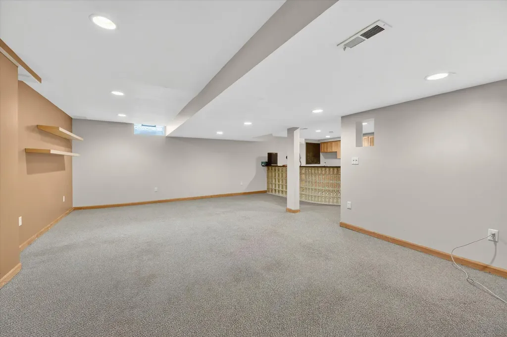 1452 Lockmoor Drive Troy City MI 48084