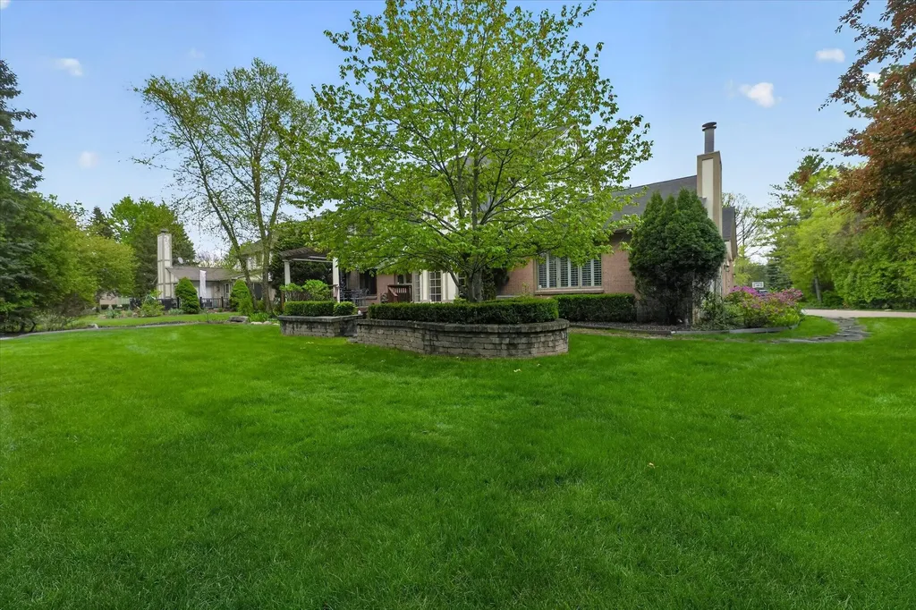 1452 Lockmoor Drive Troy City MI 48084