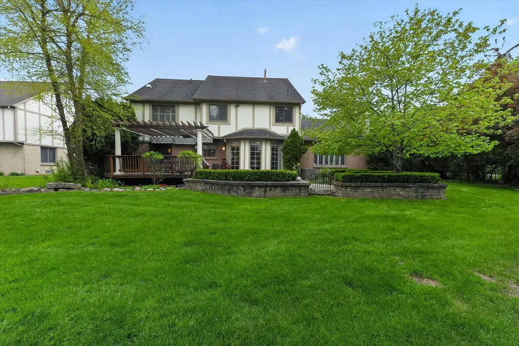 1452 Lockmoor Drive Troy City MI 48084
